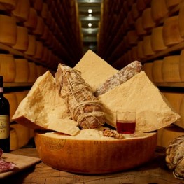 Vendita  Parmigiano Reggiano 12 mesi